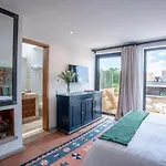 Angelic Centro 2Br, Pool & Jacuzzi, Gated Village