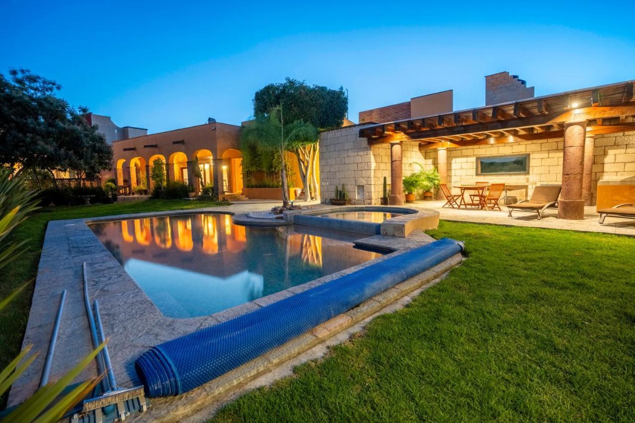 Angelic Centro 2br, Pool & Jacuzzi, Gated Village Holiday home *